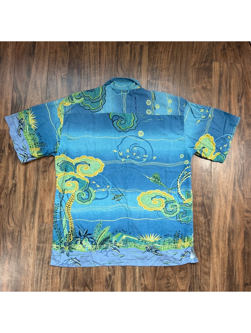 Warning to all collectors of Tommy Bahama shirts - Picture 5 of 8
